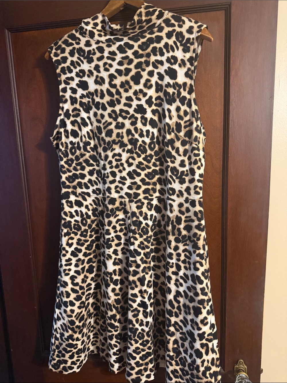 Women’s Leopard Print Sleeveless Swing Dress